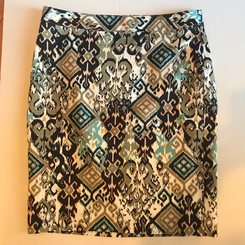 VanHusen pencil skirt. NWOT Never worn size 10.
